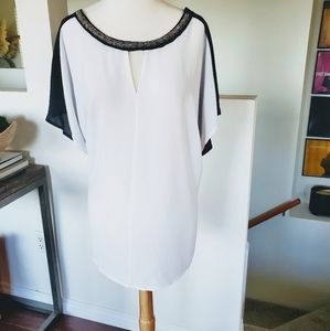 LB Black/White Keyhole Blouse